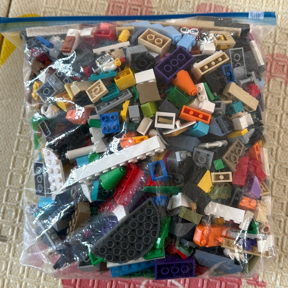 Lego Gallon Bag Building Blocks Mix - Picture 3 of 4